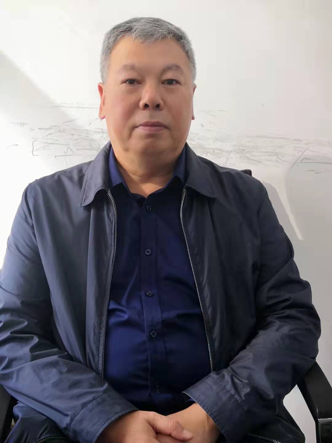 主 任